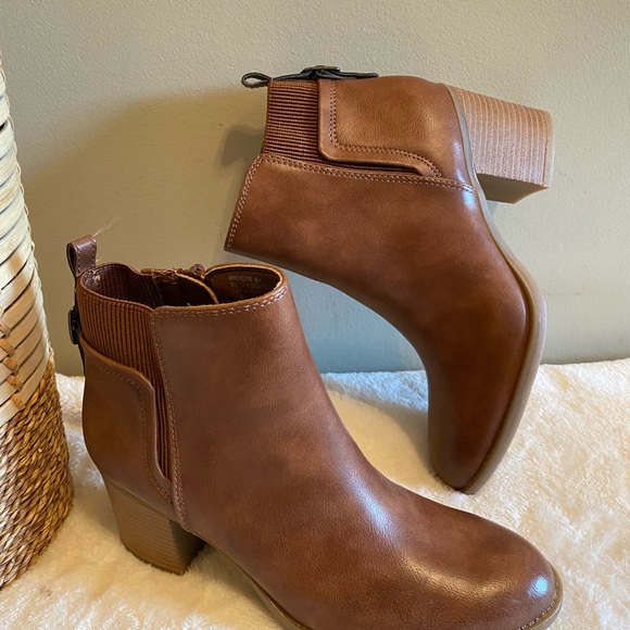 BareTraps Brown Ankle Boots - Picture 2 of 10